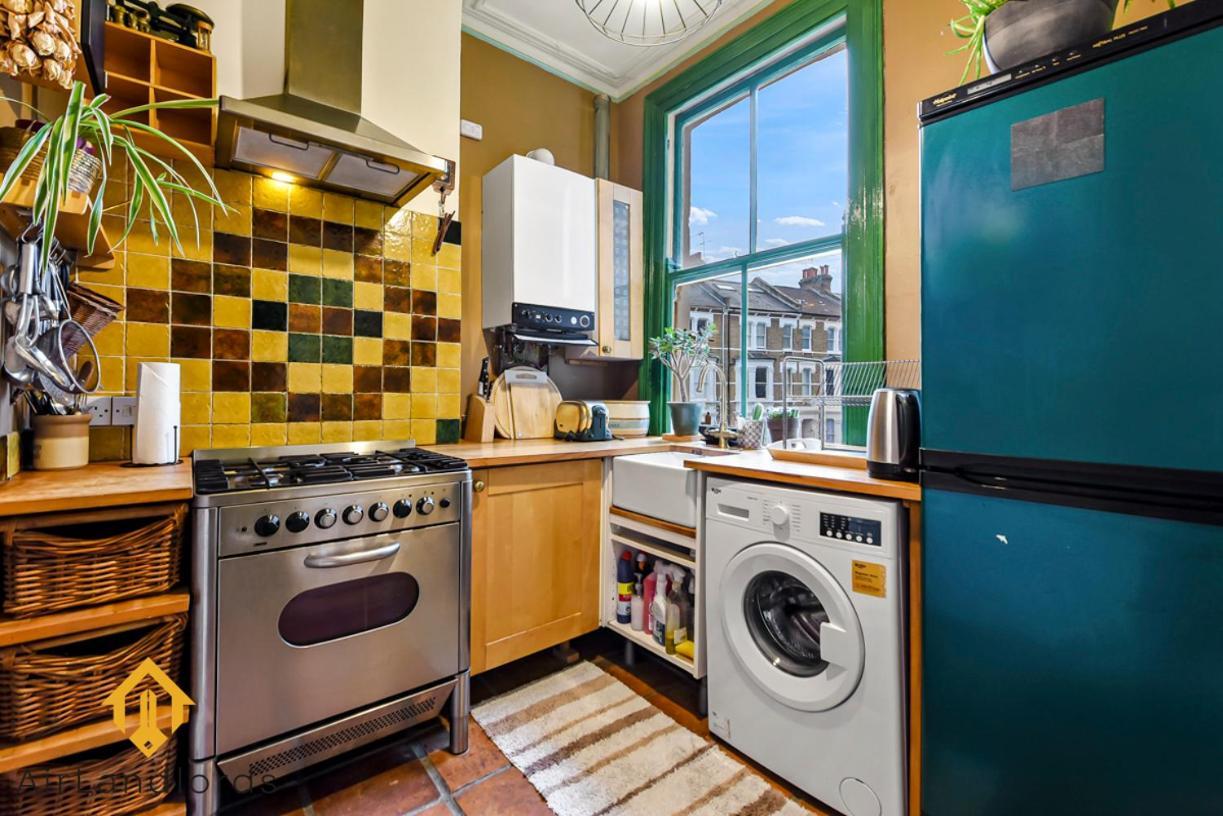 Peaceful 2-Bedroom Flat Near Queens Park Station Лондон Екстер'єр фото